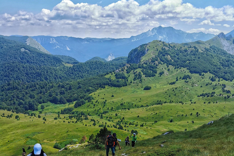From Foča: Zelengora Lakes & Tito's Villa 4WD Tour
