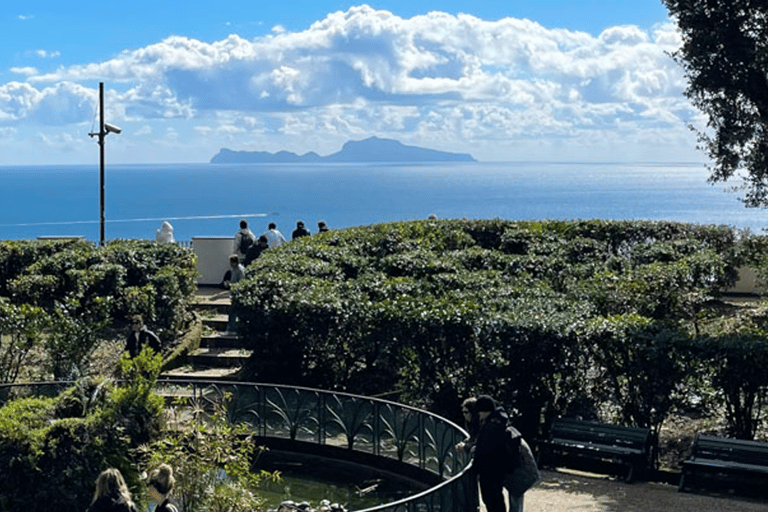 Naples: tour in Vomero and Chiaia with funicular railway