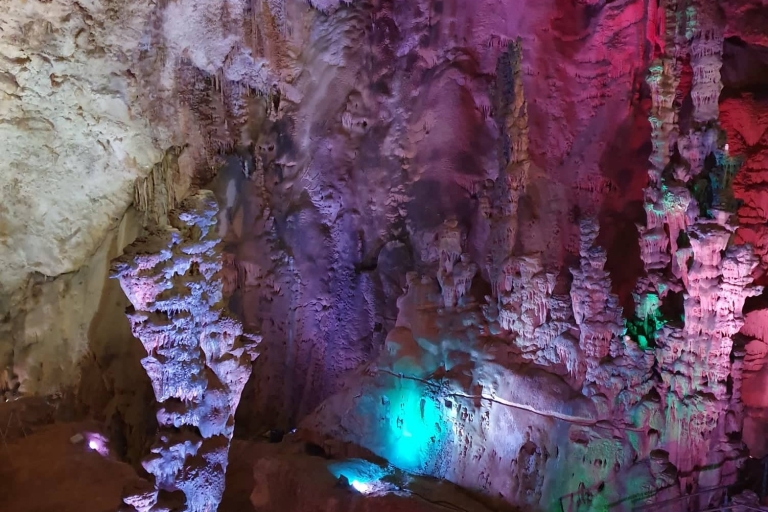 Von Alicante: zu den Höhlen in Europa, Canelobre. GidovikVon Alicante: zu den tiefsten Höhlen Europas, Canelobre.
