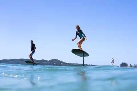 Saint Tropez: Learn how to Surf with an eFoil