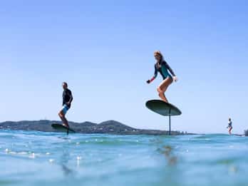 Saint Tropez: Surfen lernen mit einem eFoil