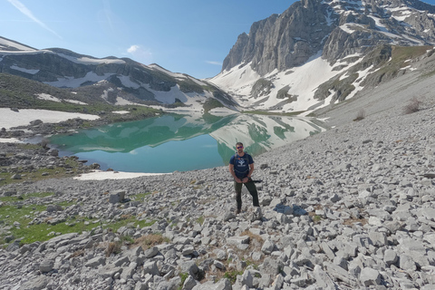 Caminhada guiada até o lago do dragão na montanha Tymfi