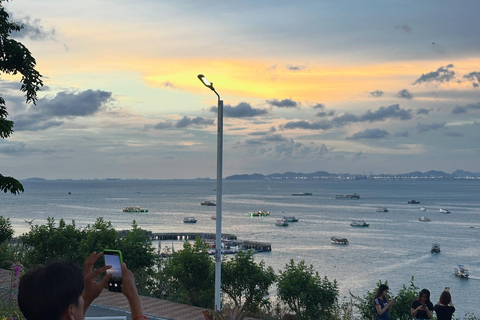 Pattaya: Private City Tour with Temples & Cafés