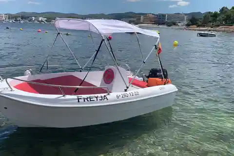 Discover the Ibiza beaches on a boat without license 8H