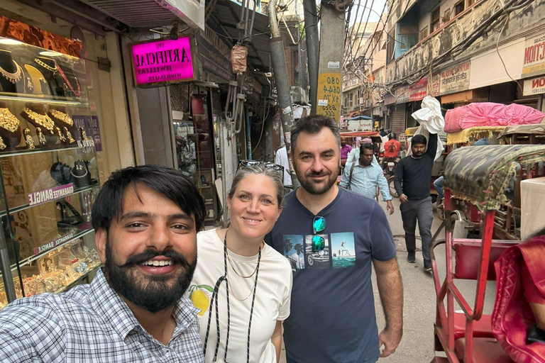 Old and New Delhi Group City Tour with Guide and Transfers