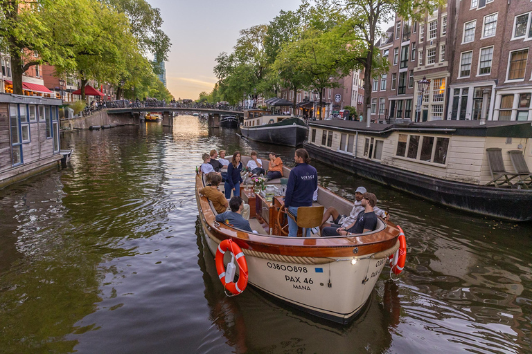 Amsterdã: cruzeiro de 2 horas pelo canal, incluindo opção de lanches e bebidas holandesasCruzeiro de 2 horas pelo canal, incluindo lanches holandeses e bebidas + guia