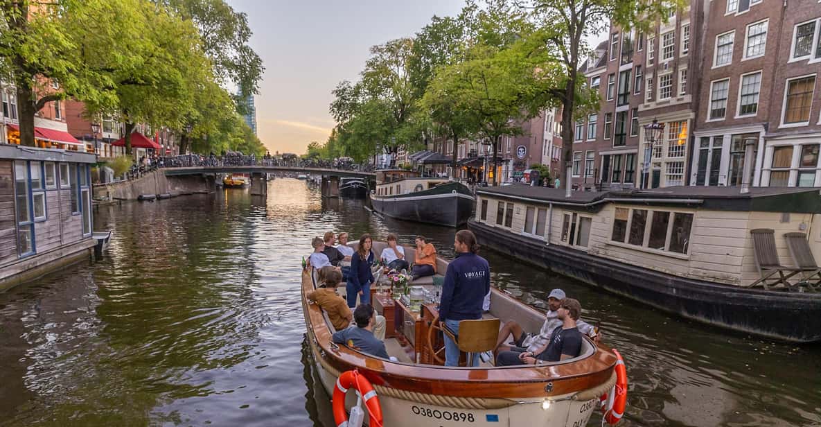 Afbeelding 10 van Amsterdam: luxe grachtenrondvaart van 2 uur met hapjes en drankjes