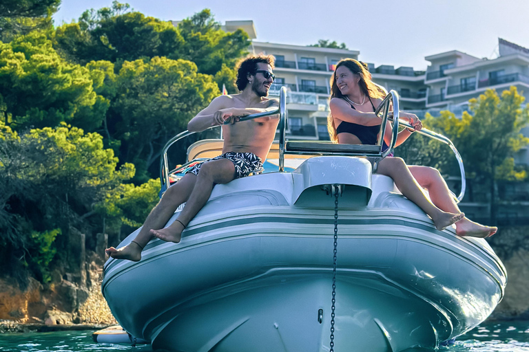 Palma de Mallorca: Private Sunrise Boat Tour & Watersports Sunrise experience + Long stop with water toys.