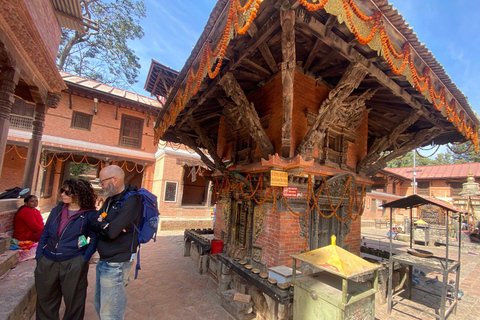 Kathmandu: Wood Carving Workshop and Changunarayan Tour