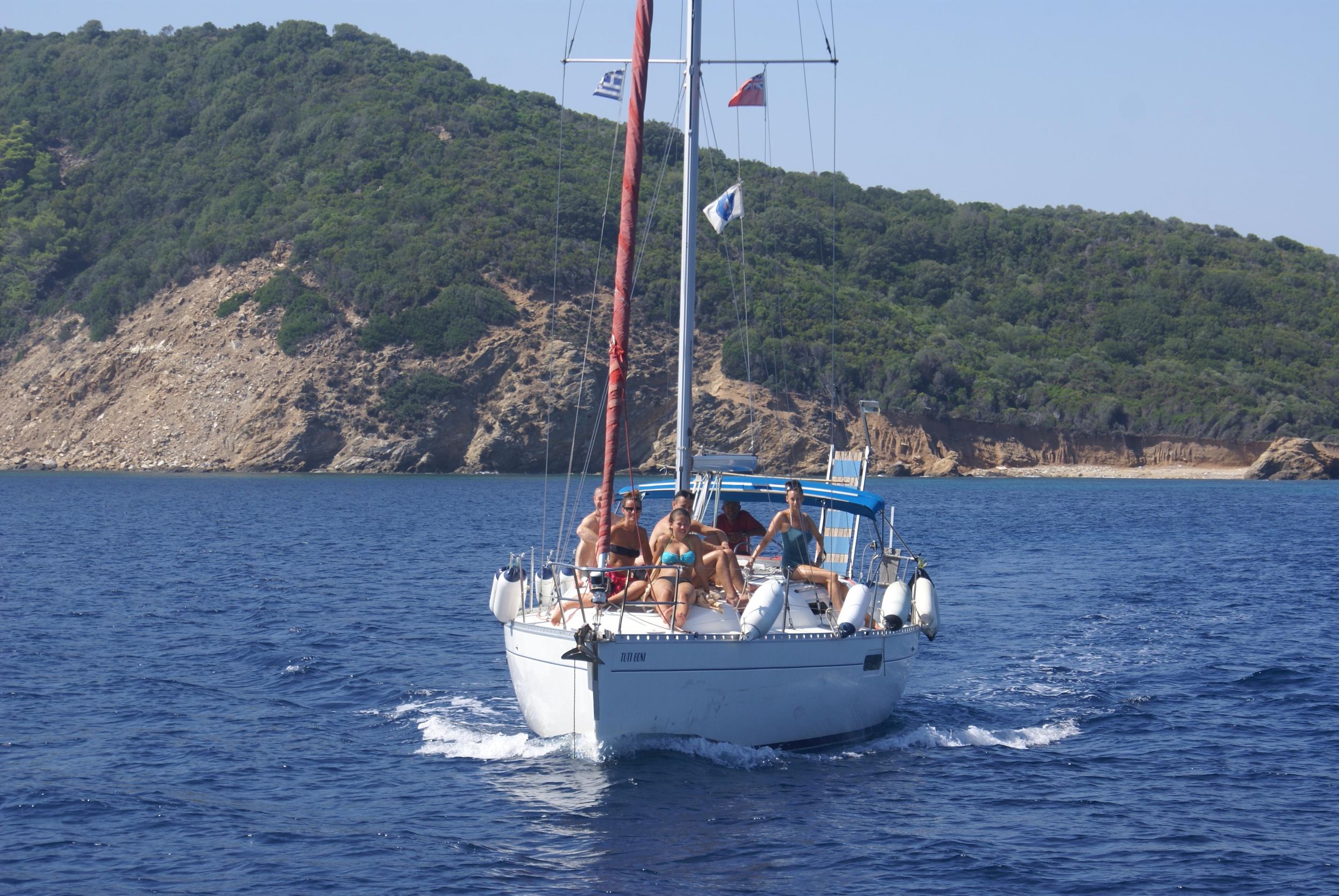 Skiathos: Segeltörn zu einsamen Buchten mit Mittagessen und Getränken