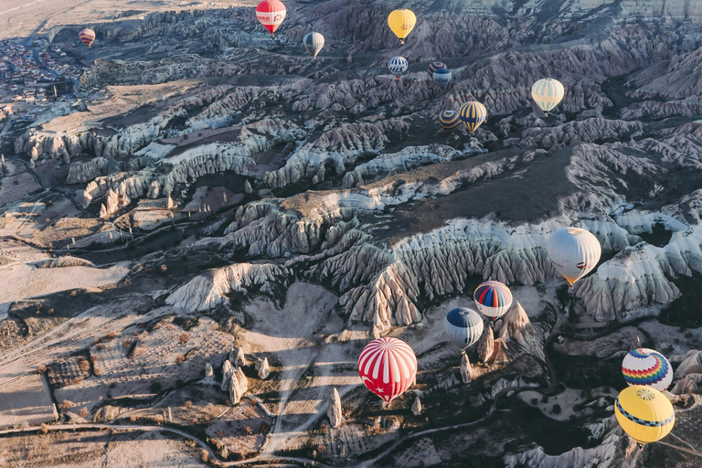 Vanuit Istanbul: Dagtrip Cappadocië met vluchten en lunchPrivétour