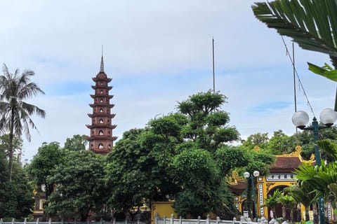 Hanoi Clan Culture: Temples, Ancestors & Family Stories - Image 2