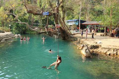 Vang Vieng: Paseo de Aventura de 1 Día con Caminata, Kayak y Comida