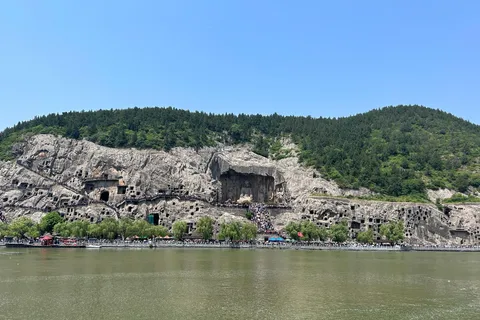 Private Day Tour to Luoyang Longmen Grottoes from Zhengzhou