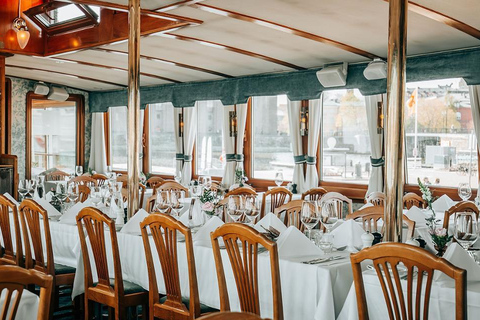 Stockholm: Drottningholm - Lunch Cruise (round trip)