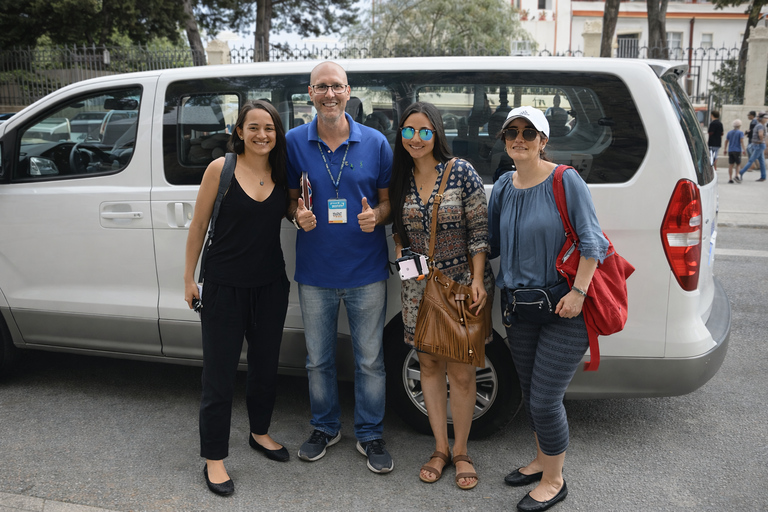 Best of Barcelona: Sagrada Familia & Park Guell with Pickup Group Tour in Spanish (Entry Fees Not Included)