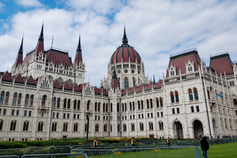 Budapest Highlights Walking Tour: Parliament to Buda Castle
