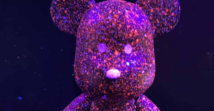 Barcelona: Bear-brick Fluorescent Painting | Wine and Art photo 3