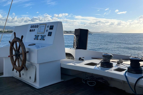 Jeju: Yacht Tour with Optional Sunset or Haenyeo Experience Sunset Tour