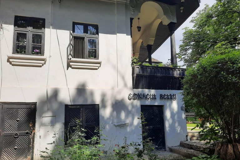Bucharest: Guided Tour to Bellu Manor & Zamfira Monastery