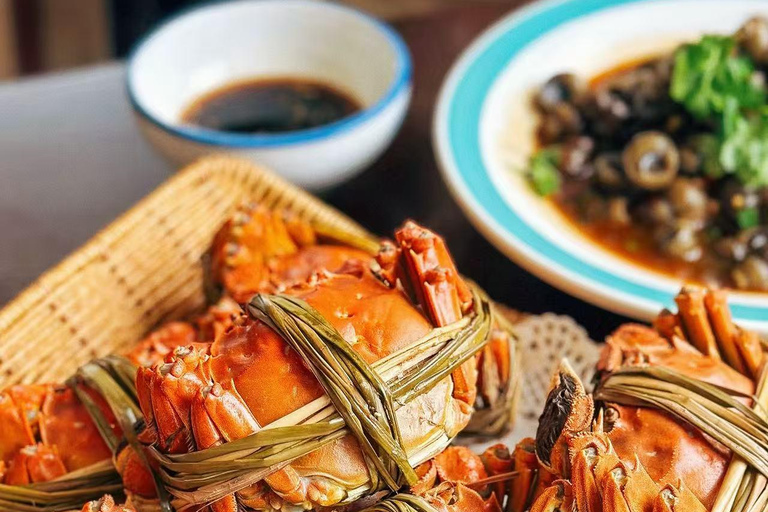 Shanghai: Yangcheng Lake Hairy Crab & Yellow Wine Tour