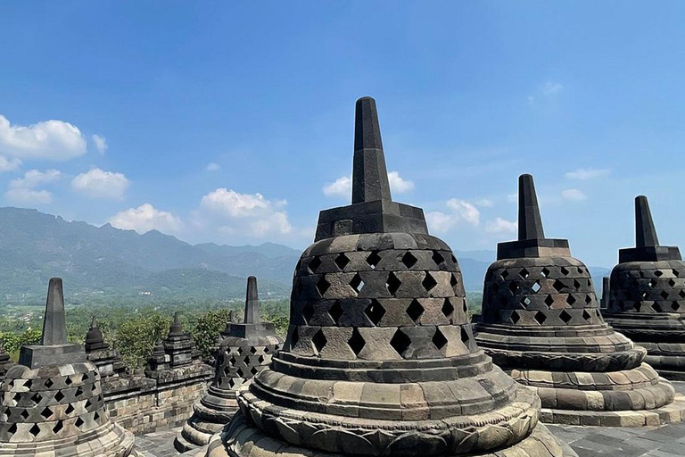 Yogyakarta: 5-Day Dieng Plateau Tour with Jeep Ride The Beauty of Yogyakarta and Dieng Plateau 5D4N Tour Package