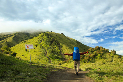 Excursión guiada al amanecer en el Monte Merbabu con opción de acampadaSenderismo de un día