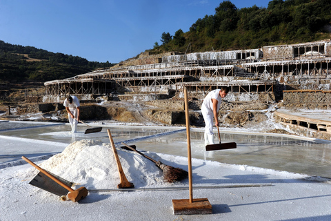 From Bilbao: Vitoria & Añana Salt Valley Half-Day Tour From Bilbao: Vitoria & Añana-Salt Valley Half-Day Tour
