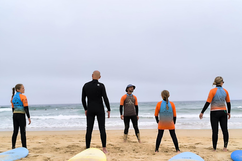 Algarve : cours de surf en petit groupe avec instructeurAlgarve : cours de surf en petit groupe avec un instructeur