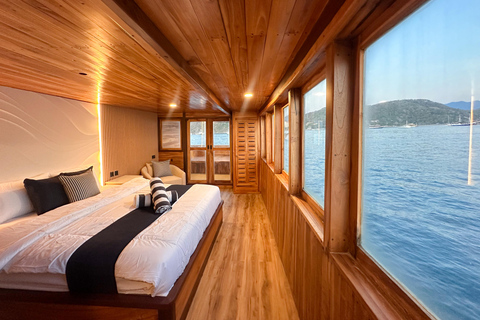 Labuan Bajo: 3-Day Komodo Island Cruise & LandTour, 15 Stops Superior Boat Sharing Room + Overland, Park Fee Excl.