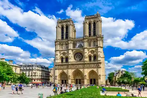 Paris:Notre-Dame Cathedral Interior and Exterior Guided Tour