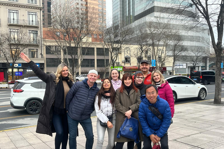 Tour guidato a piedi dei punti salienti di Shanghai con una guida locale