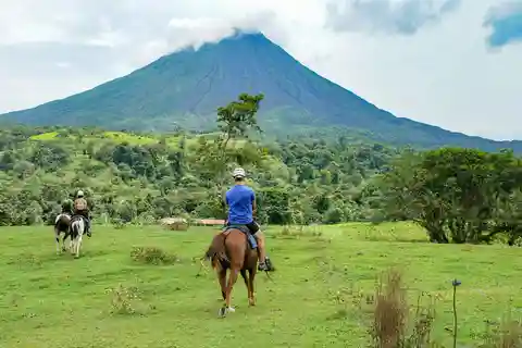 La Fortuna: Ridning på Arenal-vulkanen