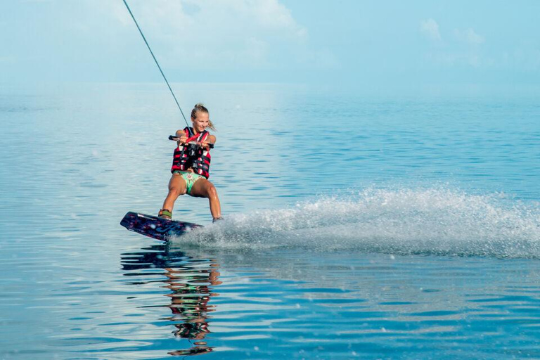 Uvita: Wakeboarding prywatną łodzią - przygody i wspaniałe widoki