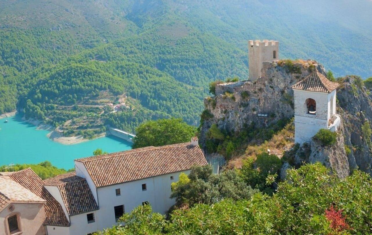 Von Alicante/Benidorm: Tour zum Schloss Guadalest mit Transfer