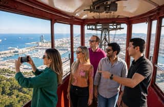 Barcelona: Montjuïc, Seilbahn, Bootsfahrt & Altstadttour