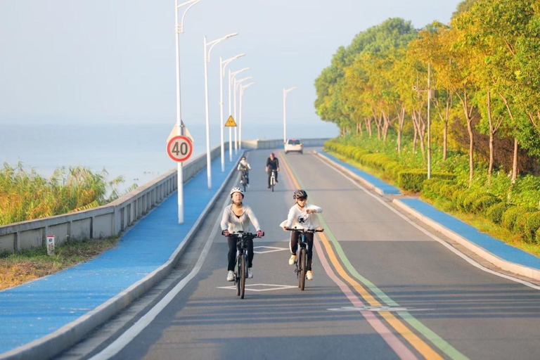Shanghai: Dianshan Lake and Yuandang Rainbow Bridge Tour