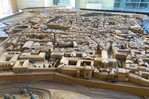 Cobblestones Tour Pamplona: Immersive Medieval Tour English Cobblestones Tour Pamplona: Immersive Medieval Tour English