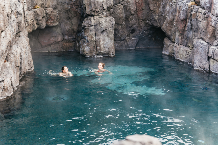 Reykjavik : Entrée au Sky Lagoon avec transfertAdmission au col de Saman