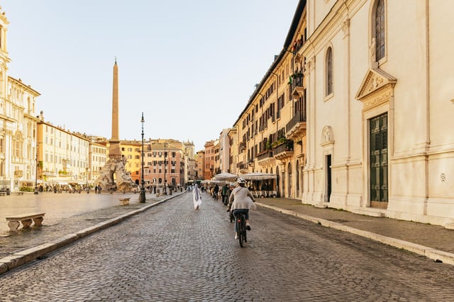 Roma: Experiencia en bicicleta eléctrica al amanecer con degustación de café