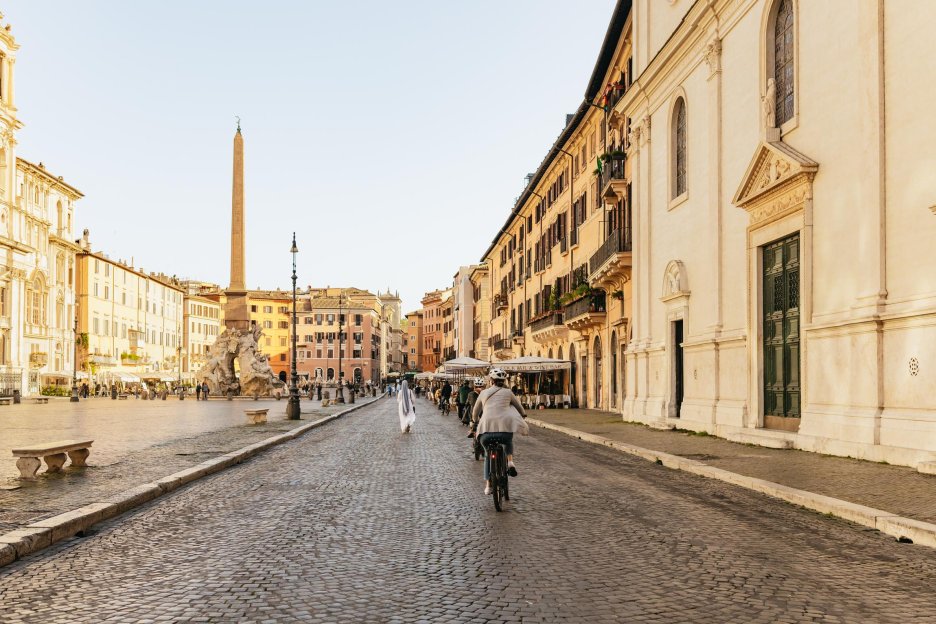 Rome: Explore Rome at Sunrise by E-Bike with Coffee Tasting