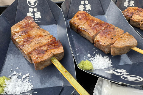 Tokyo: Tsukiji Fish Market Walking Tour with a Local Guide Tokyo: Tsukiji Fish Market Tour with Food Tastings