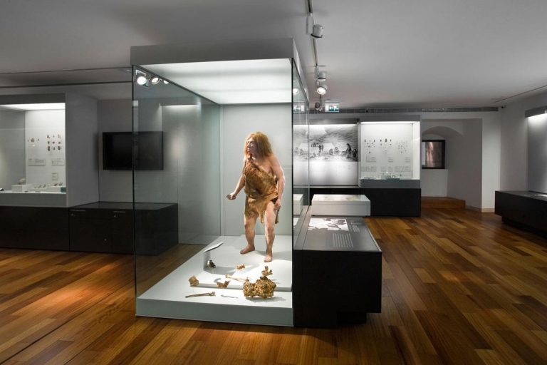 Oviedo : Archäologisches Museum und Museum der schönen KünsteArchäologisches Museum und Museum der schönen Künste