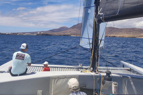 Sailing tour to Papagayo beach.