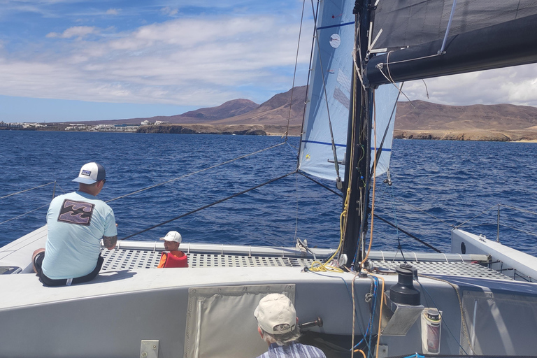 Sailing tour to Papagayo beach.