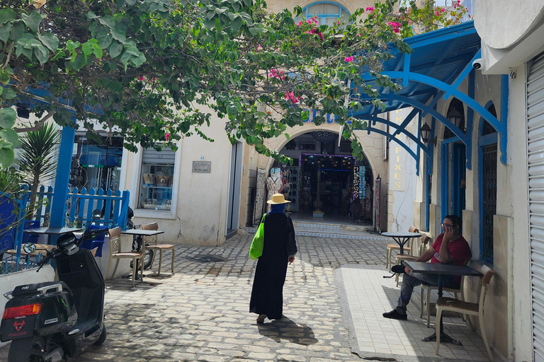 Djerba in Electric Mode: 3 Wheels, 3 Adventurers, Ready to Explore the Island? Djerba: Electric 3-Wheeler Ride for a Fun Family Experience
