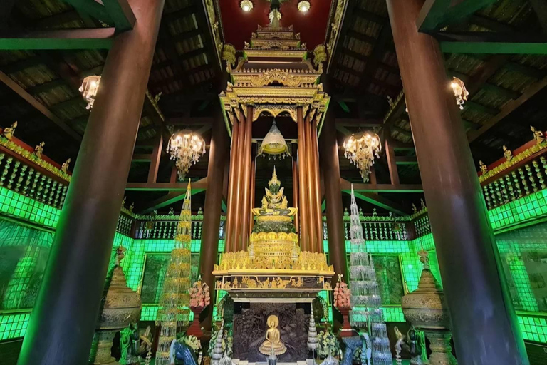 Descobre Chiang Rai: templos, arte e natureza cénicaDiscover Chiang Rai: Temples, Art, and Scenic Nature