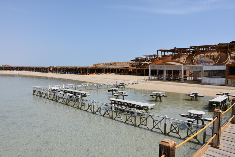 Hurghada: luxe cruisereis naar Orange Bay met lunchVan buiten Hurghada