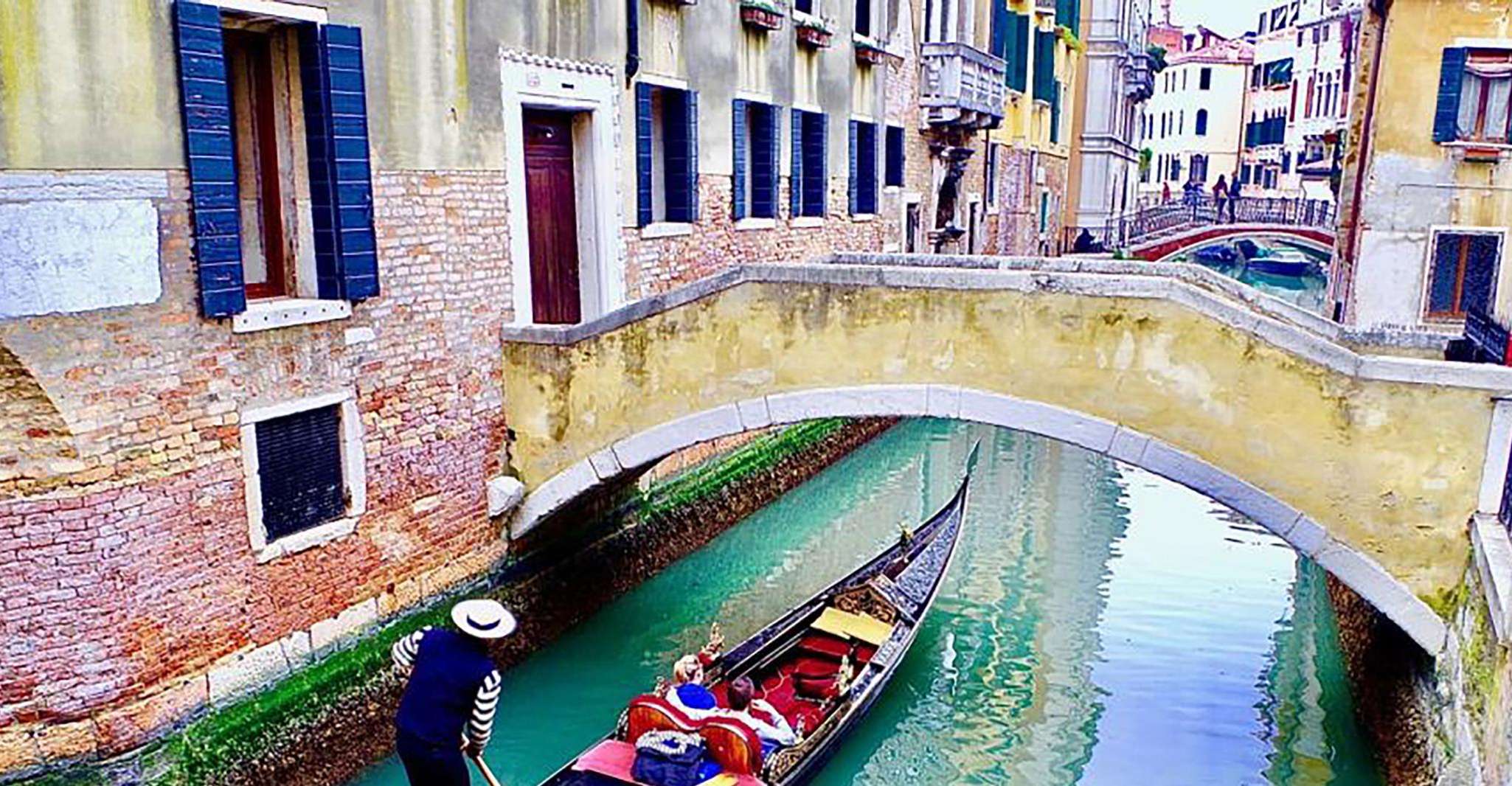 Hidden Venice: Grand Canal Walking Tour and Gondola Ride