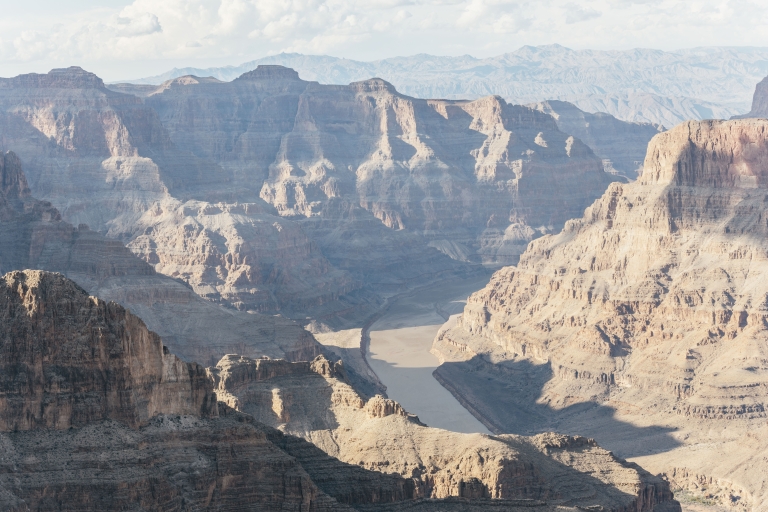 Grand Canyon : excursion VIP sur la rive ouestGrand Canyon : excursion avec hélicoptère et bateau